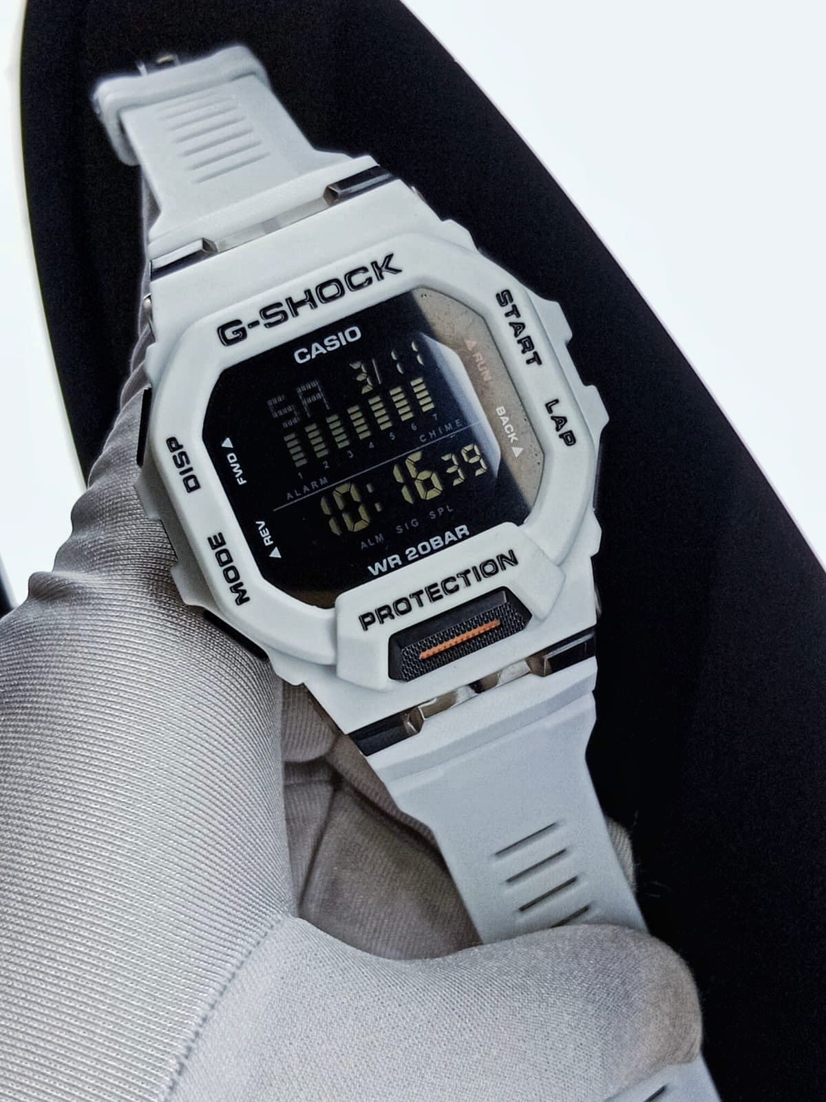 GBD200 white Gshock AA