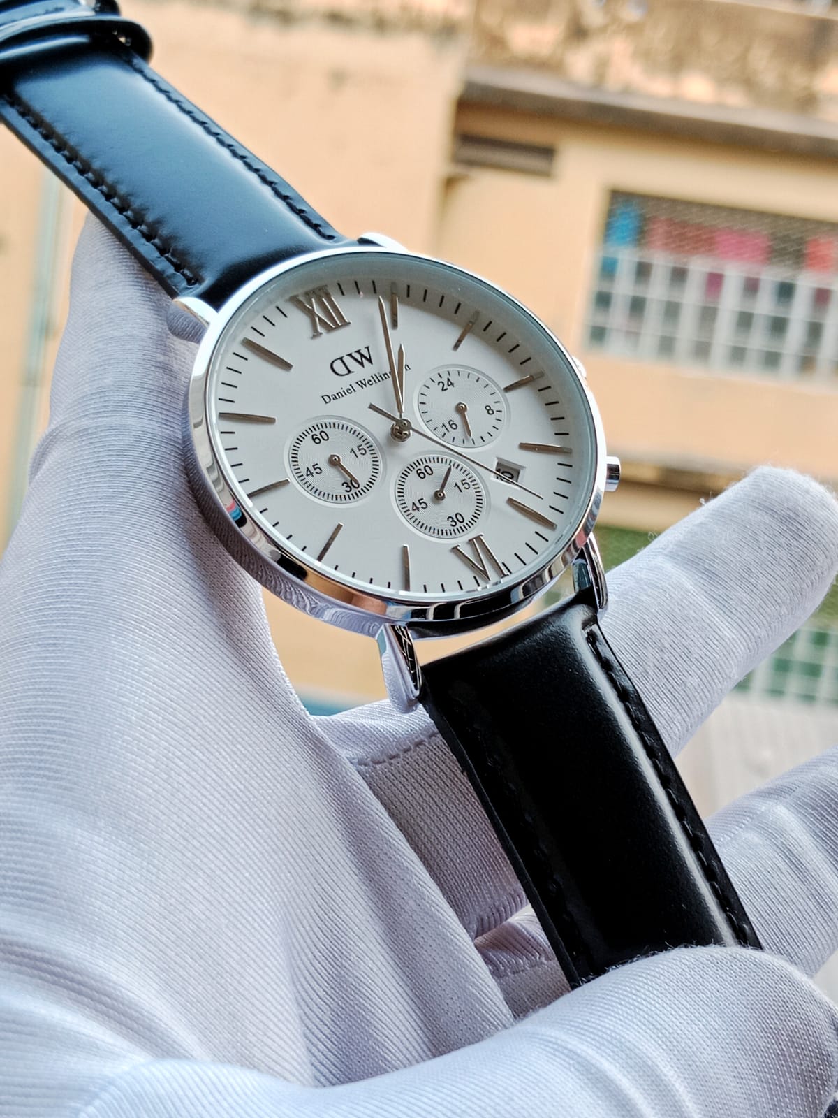 DW. Daniel Wellington silver white with black belt