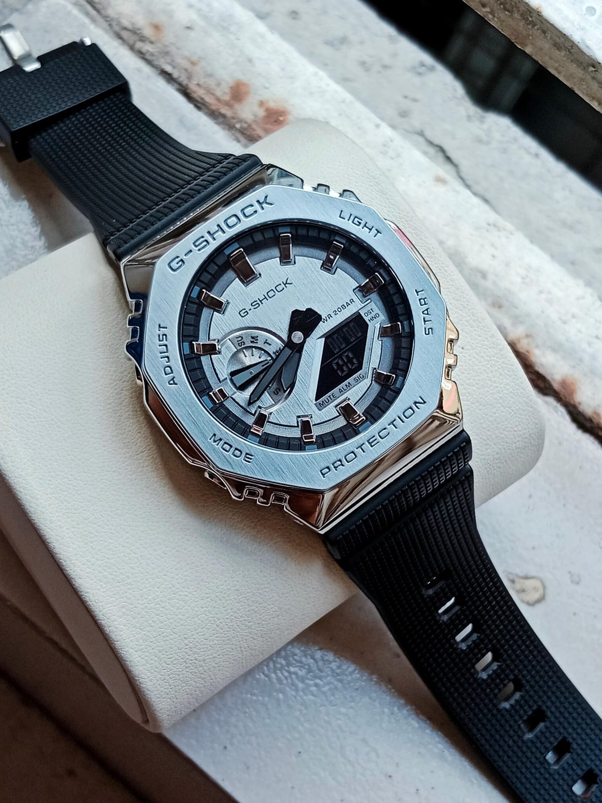 Gm2100 Casio G-Shock (silver dial, silver case, black strap)