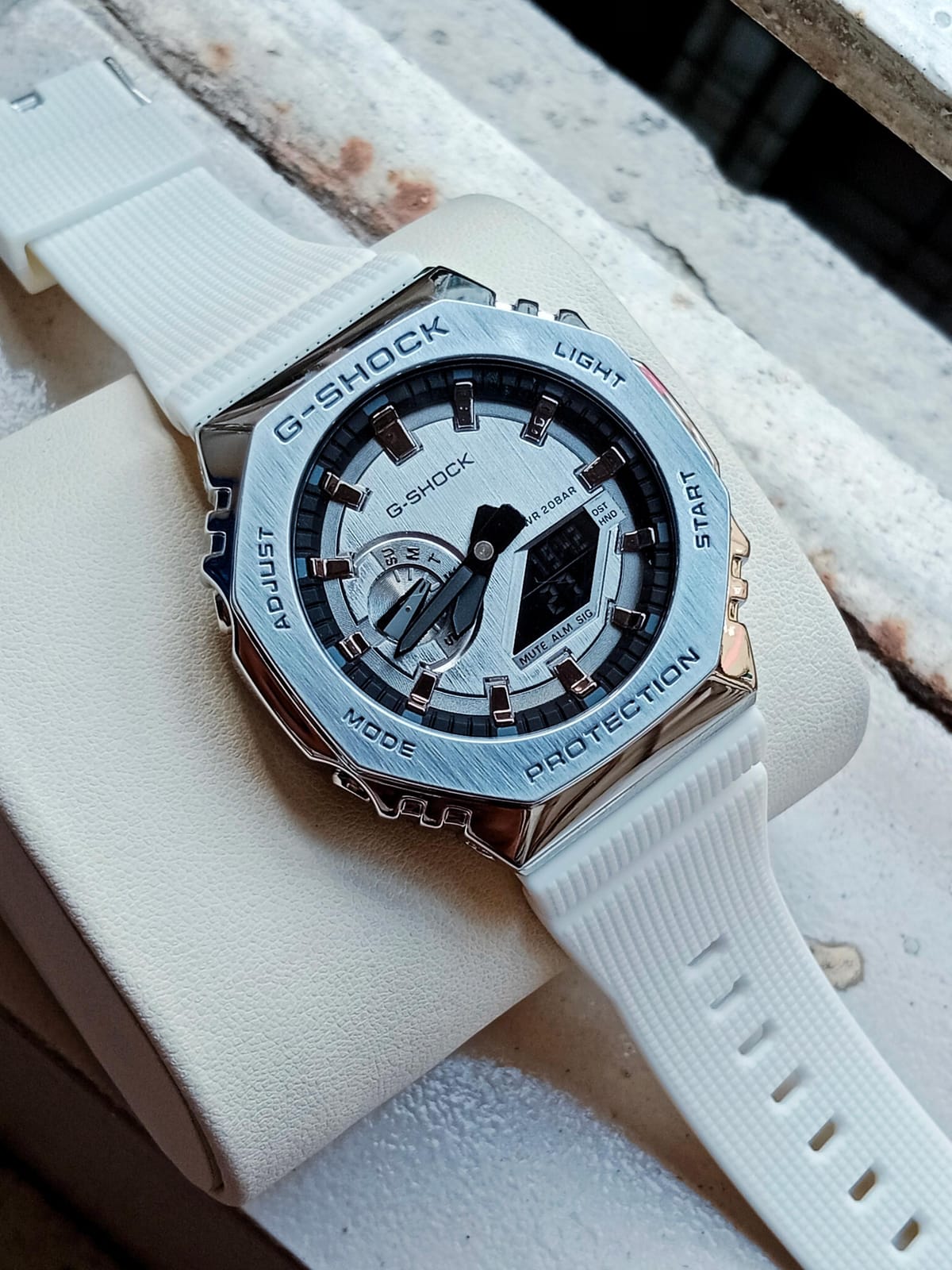 Gm2100 Casio G shock (silver dial, silver case, white belt)