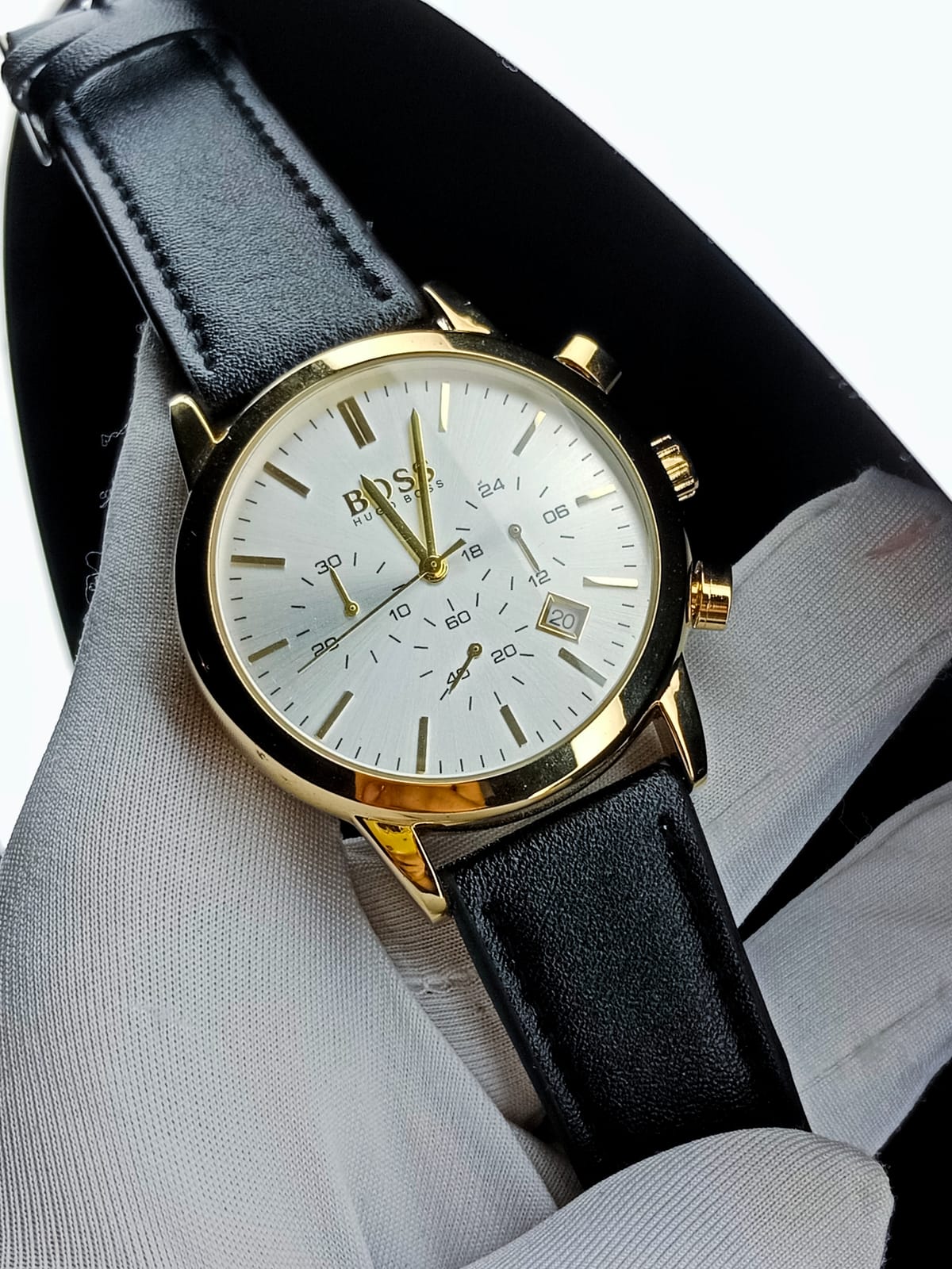 Boss (White dial, golden case, black belt)