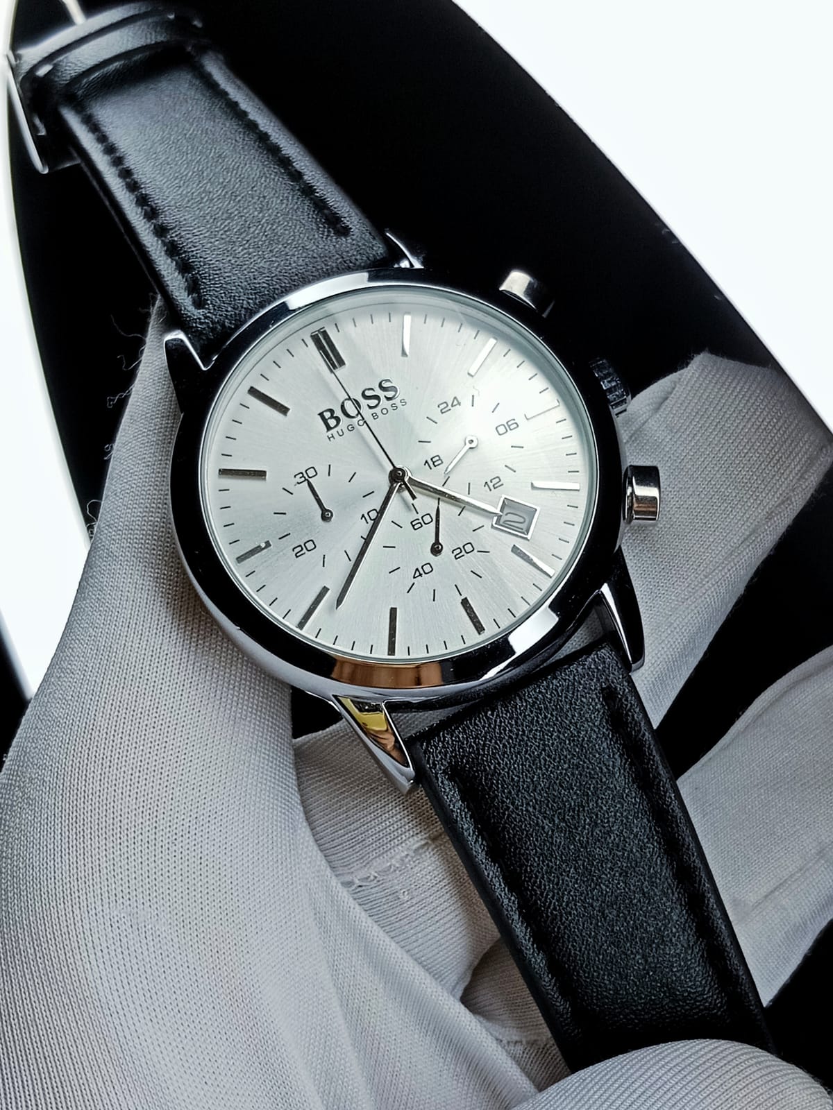 Boss (white dial, silver case, black belt)