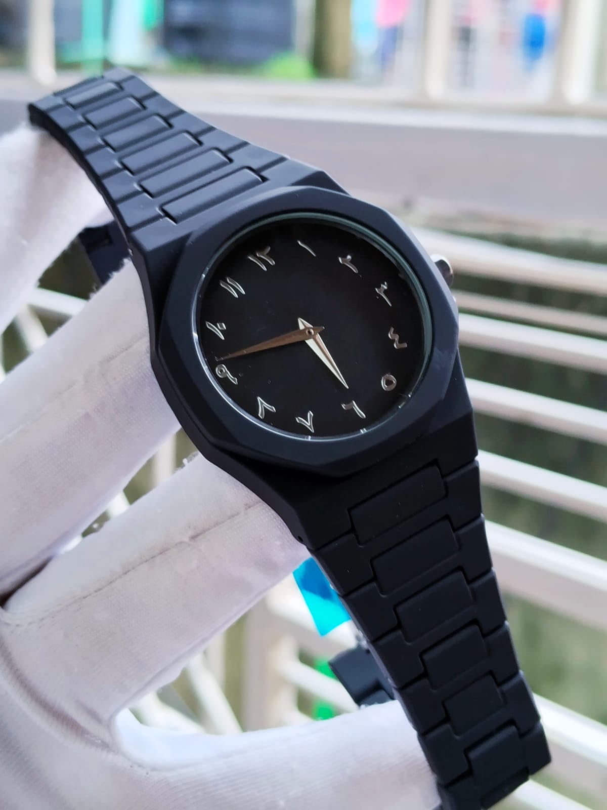 Aura silver black